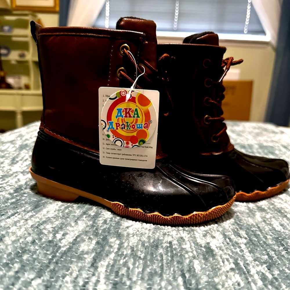 Kids Apakowa Duck Boots, black and tan